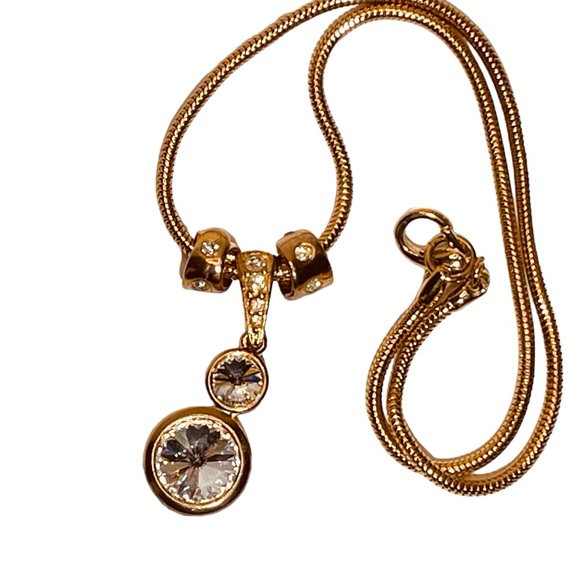 Vintage Rivoli Crystal Pendant gold tone on chain measuring 16”. Classic Vintage - Picture 3 of 8